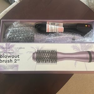 Blowout brush